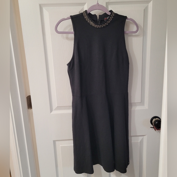 Women's mock neck dress with beading detail. Size large - Picture 1 of 8